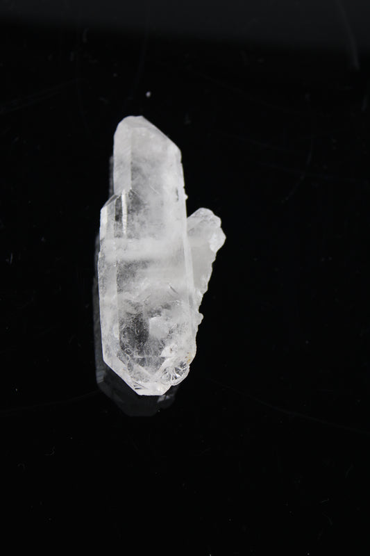 1 pointe de cristal de roche avec âme bi-terminée