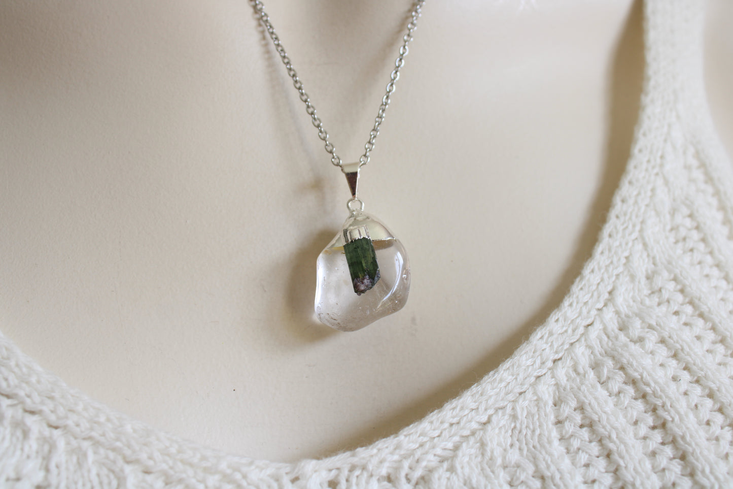 Collier cristal de roche et tourmaline verte avec chaîne