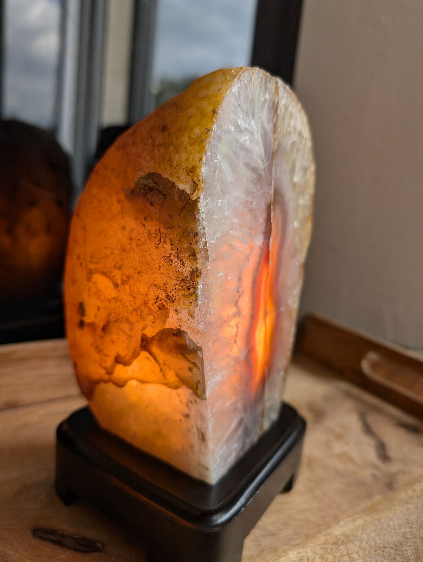 Lampe en agate avec câble et ampoule - Aurore Lune
