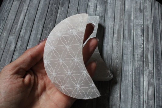 Lune en sélénite 10 cm fleur de Vie - Aurore Lune