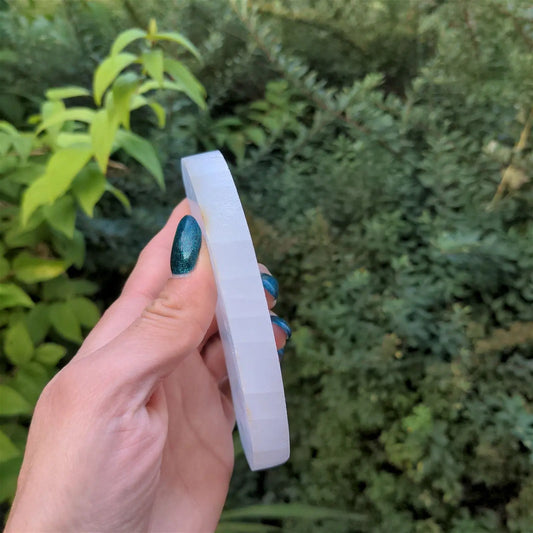 Lune en sélénite 12 cm fleur de Vie - Aurore Lune