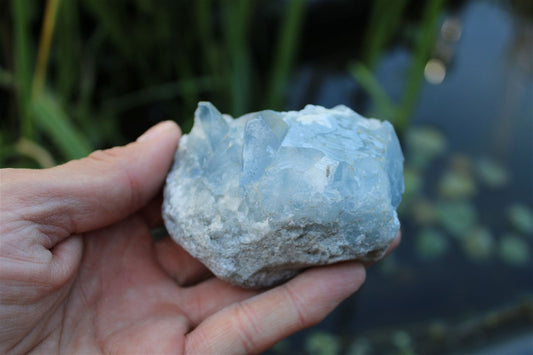 Morceau de célestite célestine brute - Aurore Lune