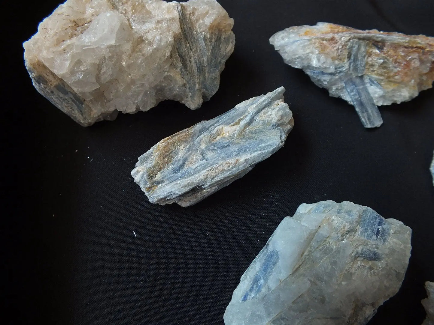 Morceau de disthène cyanite bleue - Aurore Lune