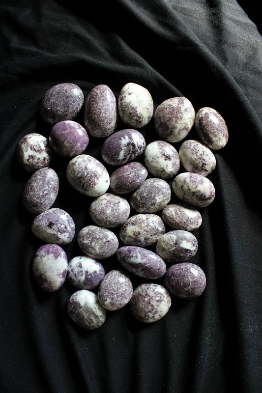 Moyen galet de lépidolite - Aurore Lune