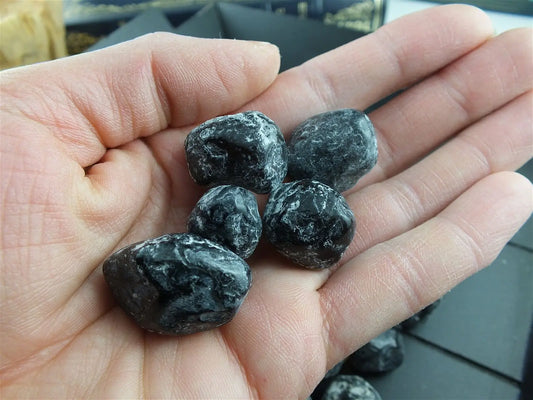 Obsidienne larme d'apache brute MOYENNE - Aurore Lune