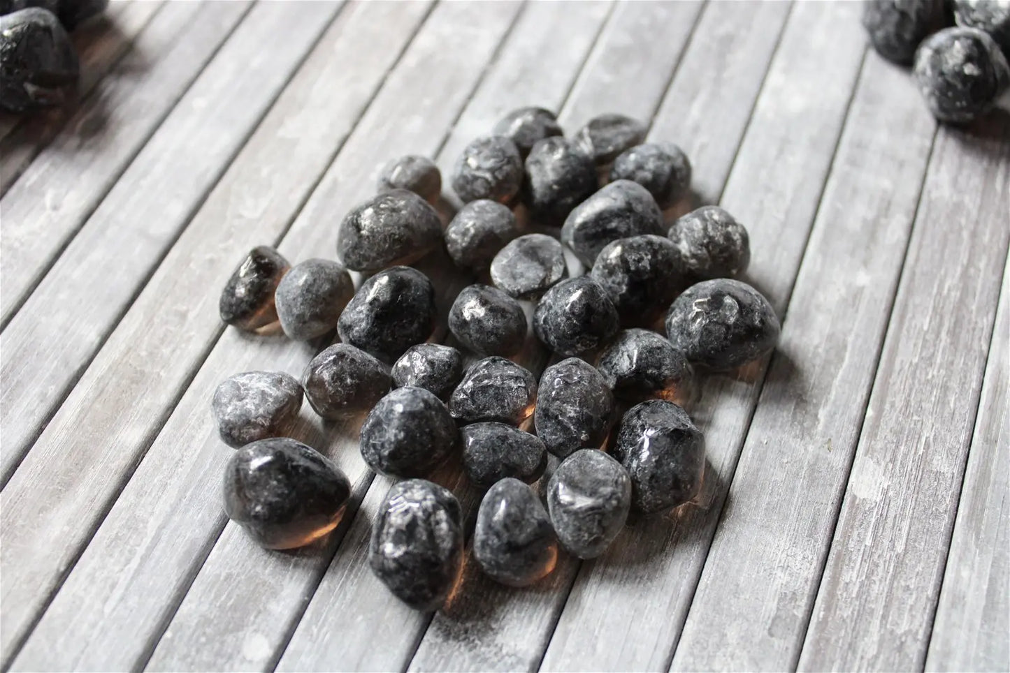 Obsidienne larme d apache brute taille d'un M&M's - Aurore Lune