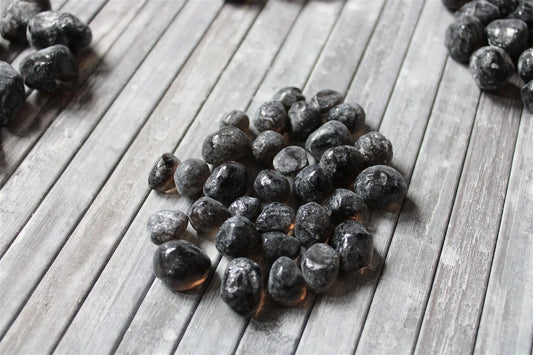 Obsidienne larme d apache brute taille d'un M&M's - Aurore Lune