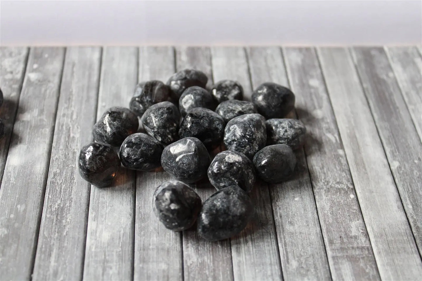 Obsidienne larme d apache brute taille d'un petit raisin - Aurore Lune