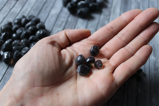 Obsidienne larme d'apache brute taille grain de café - Aurore Lune