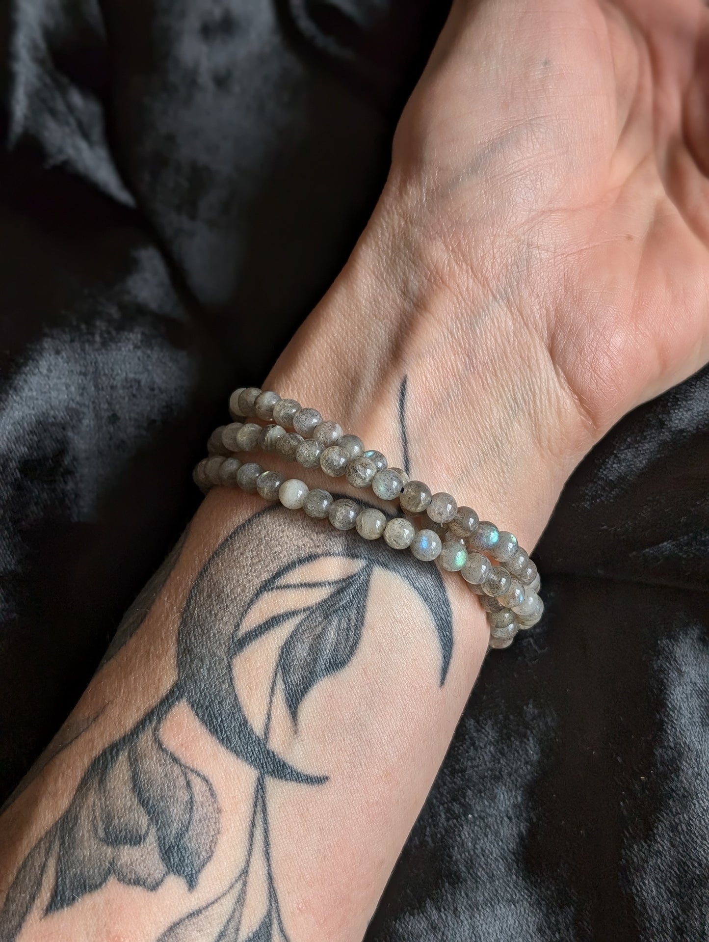 Bracelet élastiqué en labradorite triple rangs