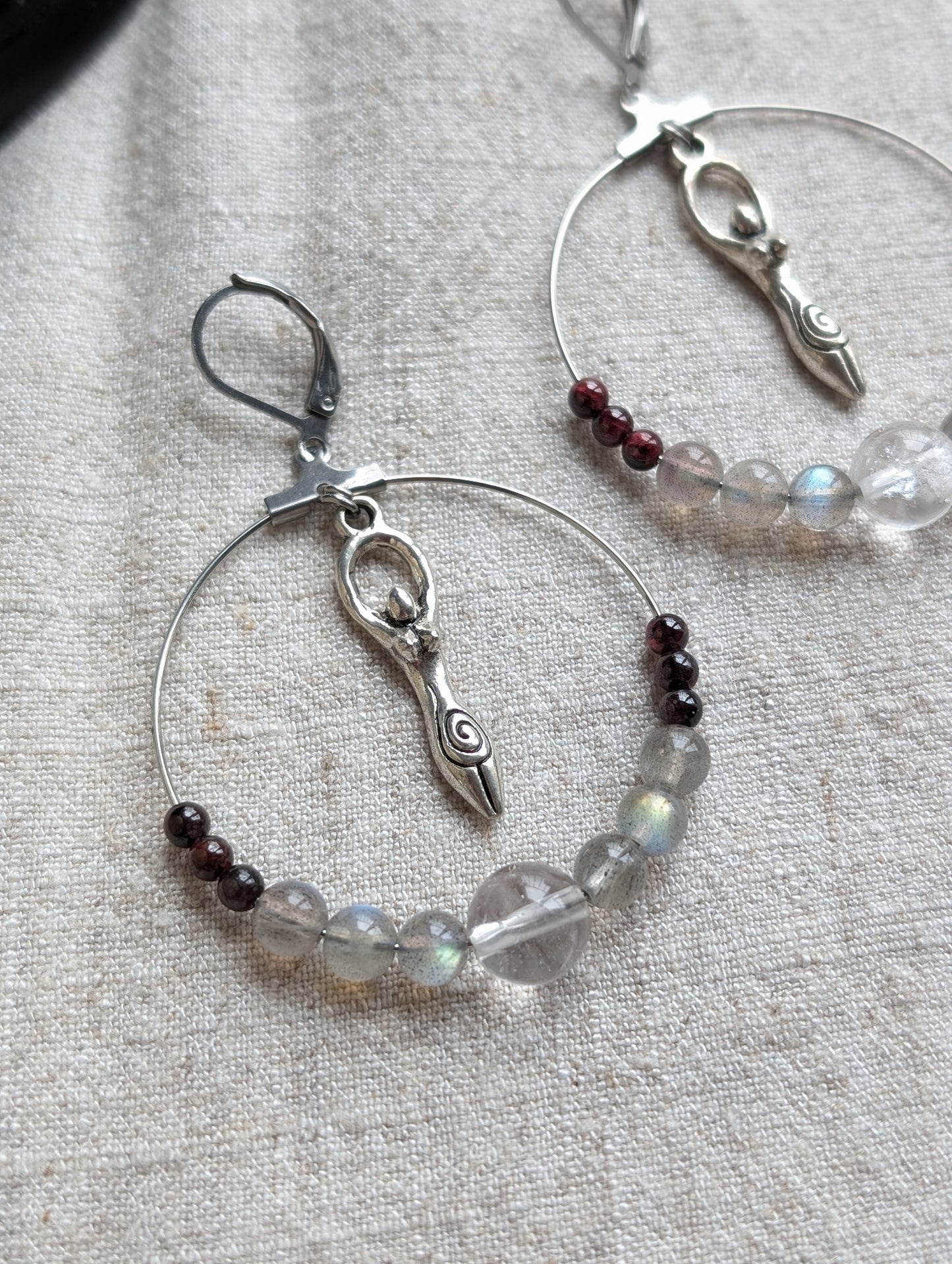 Boucles d'oreilles labradorite grenat cristal de roche - Aurore Lune