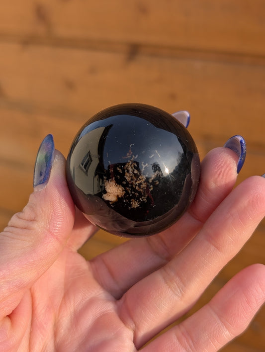 Sphère en ambre bleu - Aurore Lune