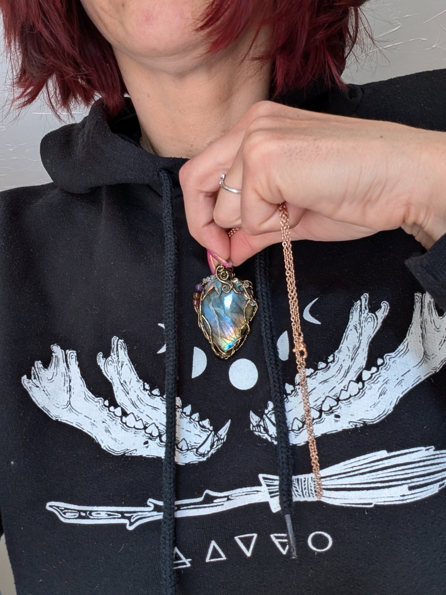 Collier talisman de pouvoir en labradorite
