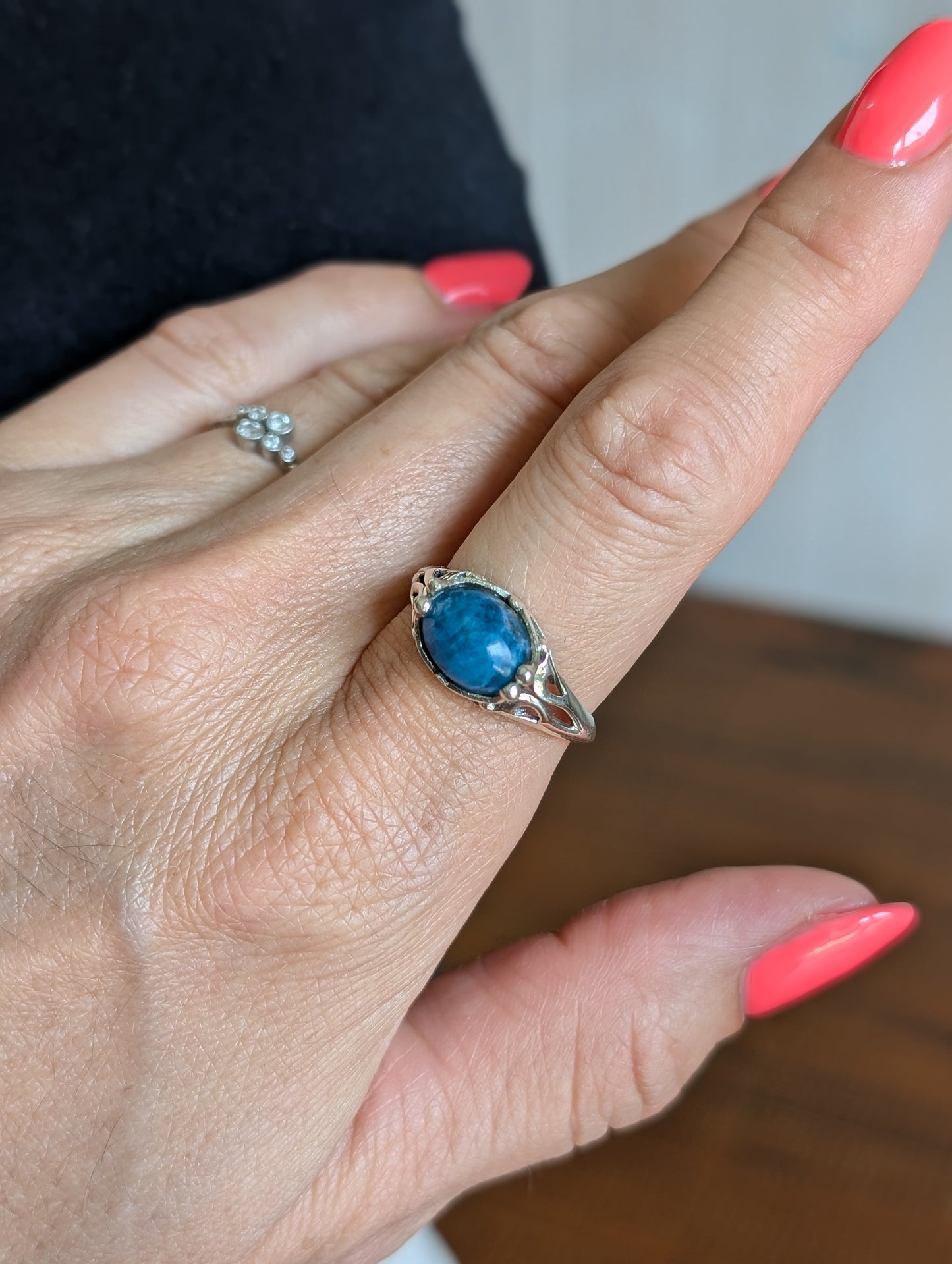 Bague en apatite bleue réglable en écartant