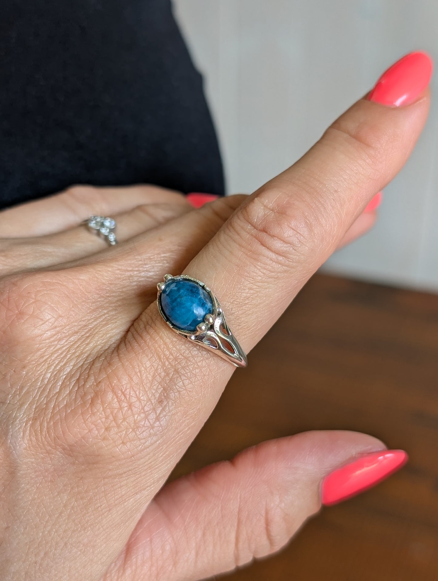 Bague en apatite bleue réglable en écartant