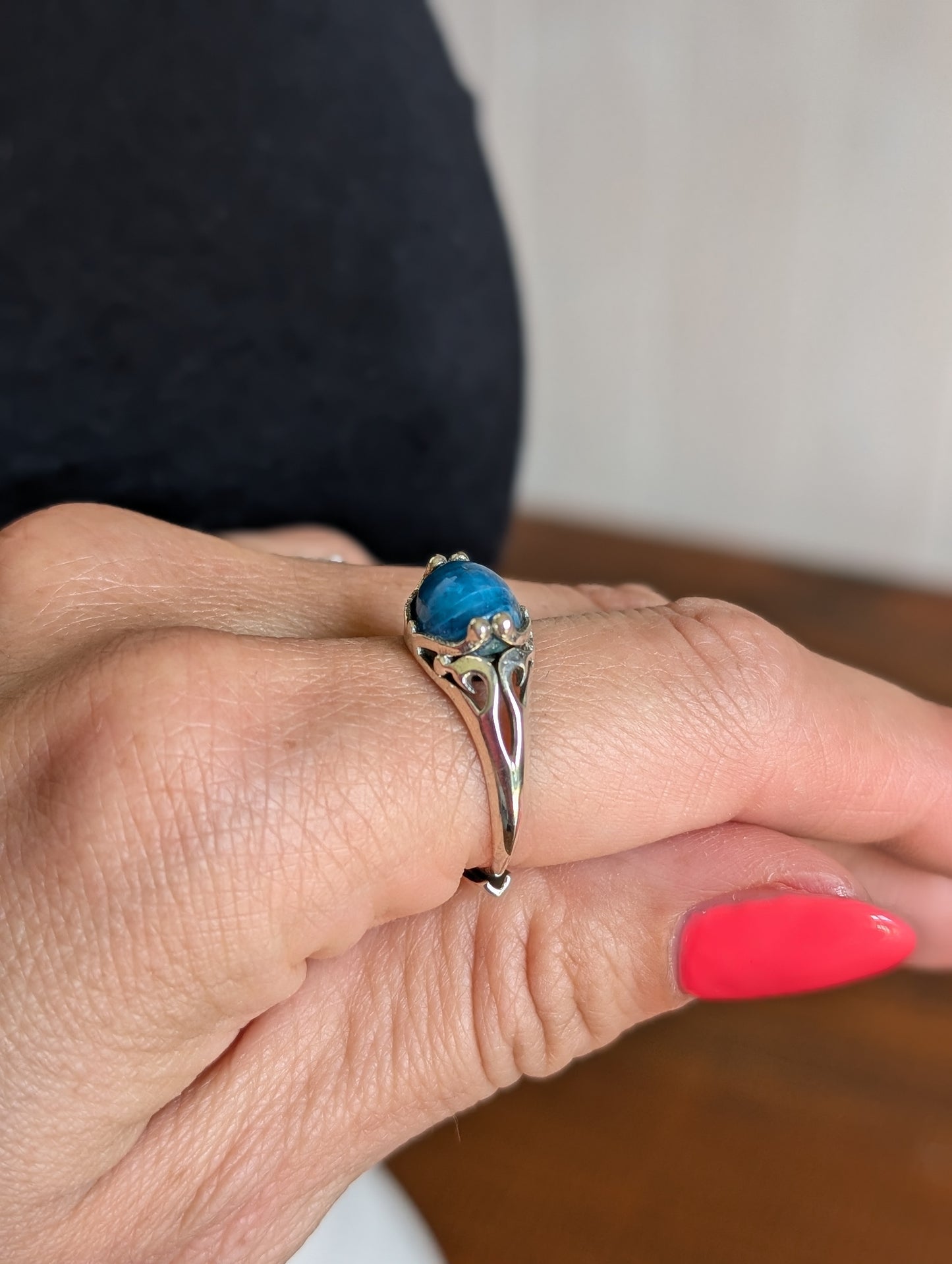 Bague en apatite bleue réglable en écartant