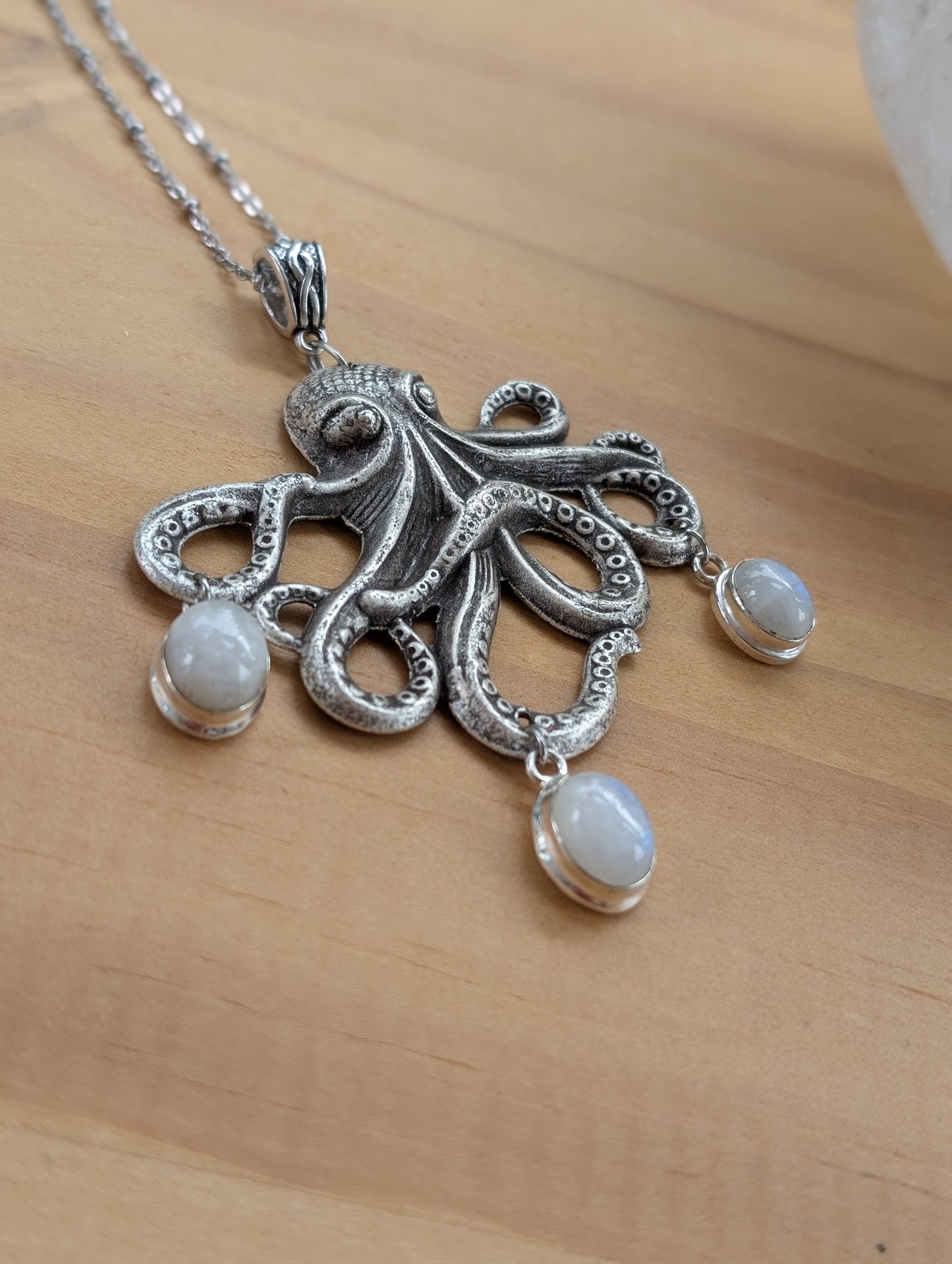 Collier labradorite blanche pierre de lune arc-en-ciel