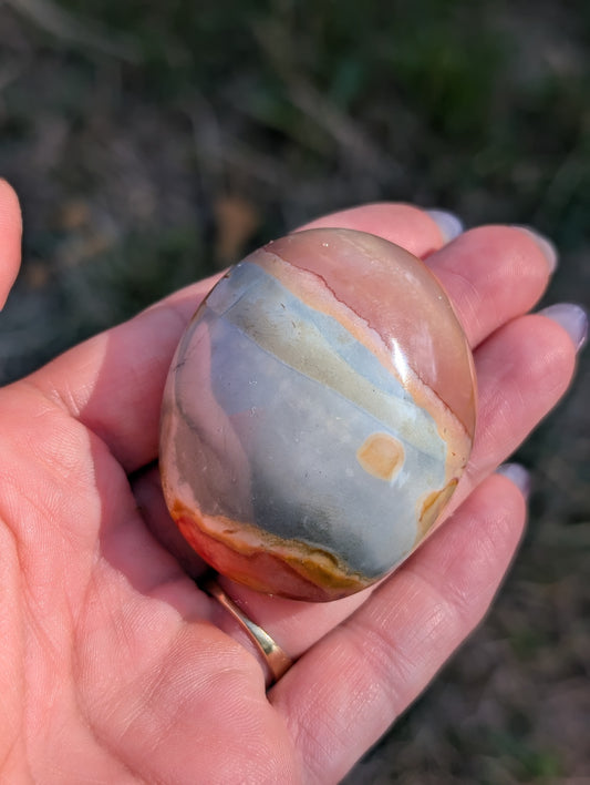 Galet en jaspe polychrome ou impérial