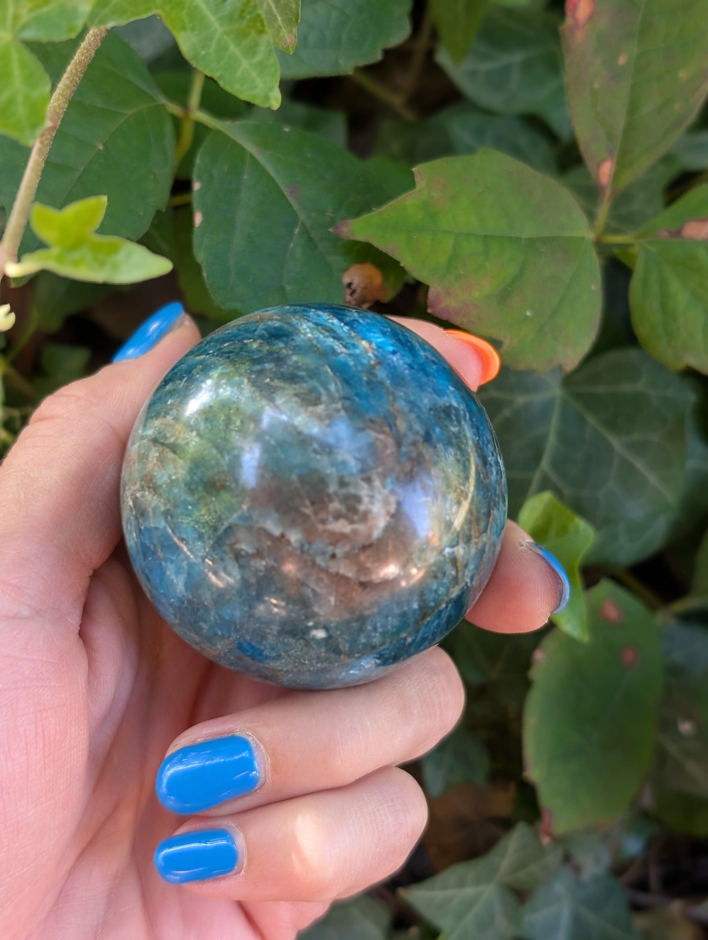 Sphère en apatite bleue Madagascar