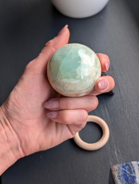 Sphère de calcite bleue 5.8 cm