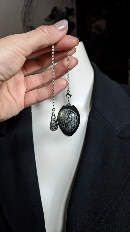 Pendule en obsidienne dorée gravé d'une Fleur de Vie - Aurore Lune