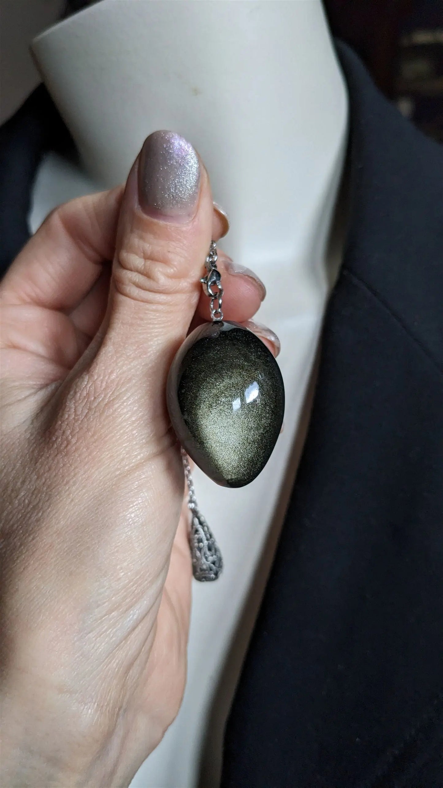 Pendule en obsidienne dorée gravé d'une Fleur de Vie - Aurore Lune