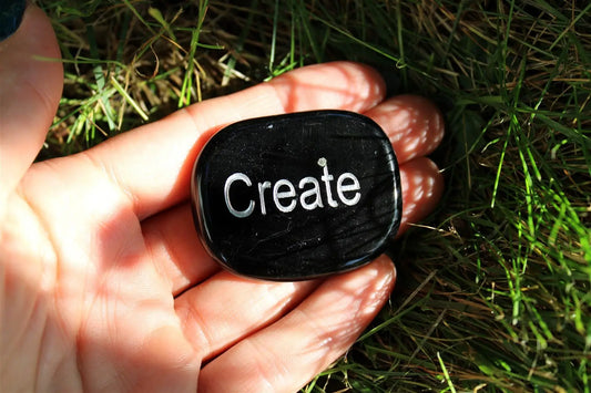 Petit galet plat CREATE : créez - Aurore Lune