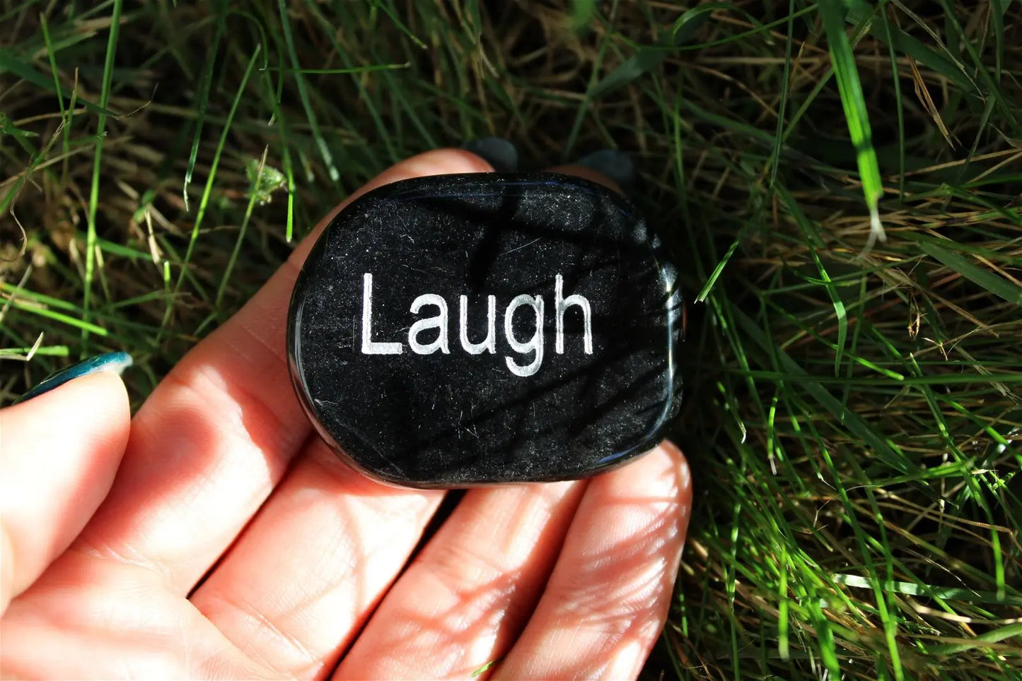 Petit galet plat LAUGH : ris ! - Aurore Lune