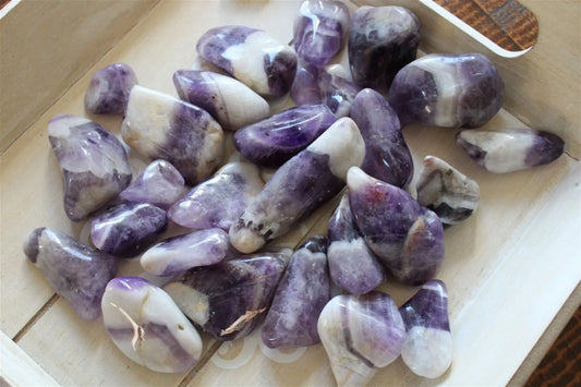 Pierre roulée en améthyste à chevrons unité - Aurore Lune