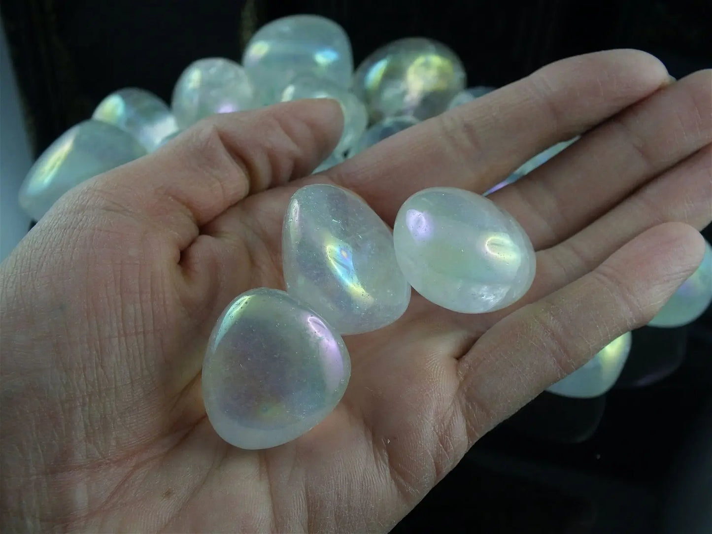 Pierre roulée en quartz angel aura COULEUR ARTIFICIELLE - Aurore Lune