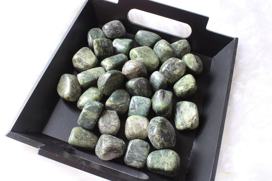 Pierre roulée en serpentine - Aurore Lune