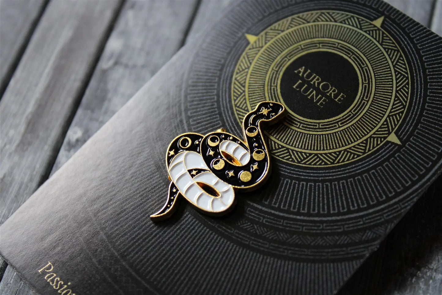 Pin's serpents - Aurore Lune