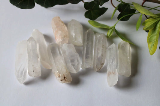 Pointe de cristal de roche brute taille moyenne - Aurore Lune