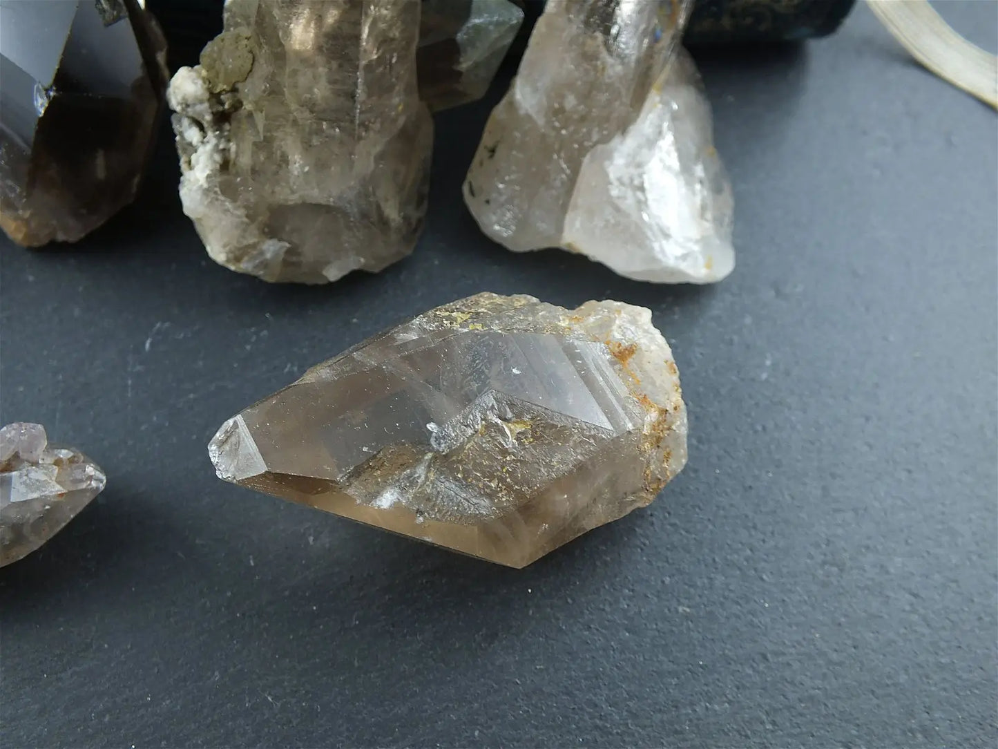 Pointe de quartz fumé ou enfumé brute AU CHOIX - Aurore Lune