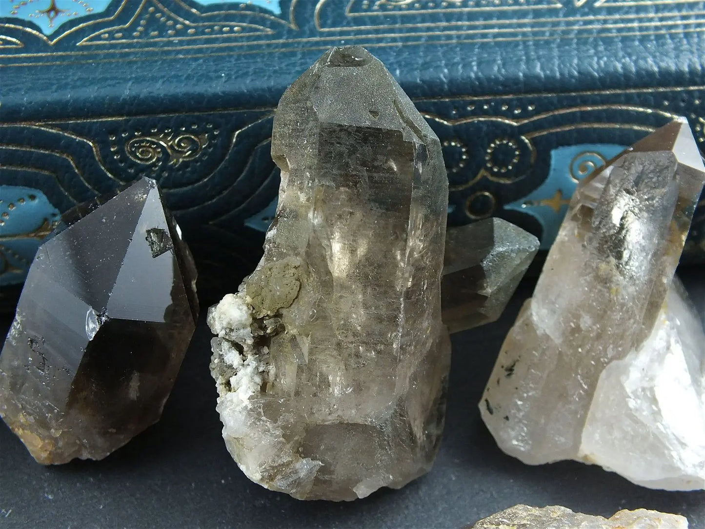 Pointe de quartz fumé ou enfumé brute AU CHOIX - Aurore Lune