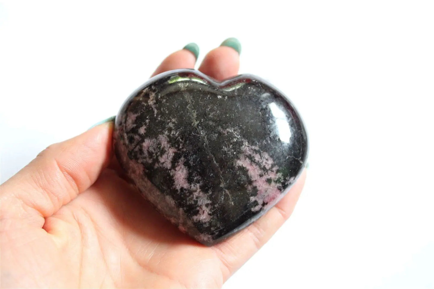 Rhodonite en coeur 7.5 cm - 313 grammes - Aurore Lune