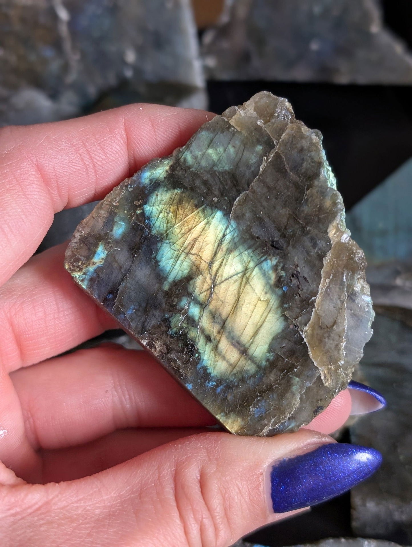 Sachet un kilo de labradorite mi brute mi polie - Aurore Lune