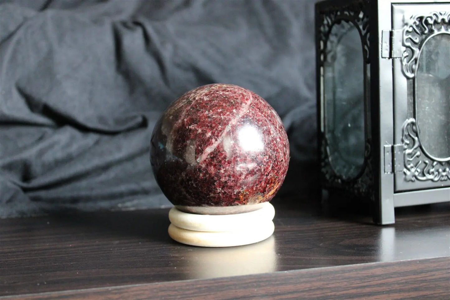 Sphère de grenat 9cm 1.4 kg environ RARE - Aurore Lune
