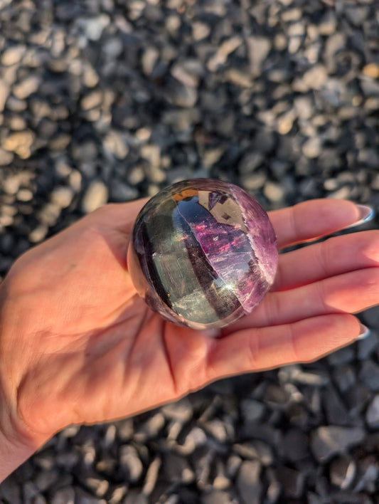 Sphère en fluorite violette et verte - Aurore Lune
