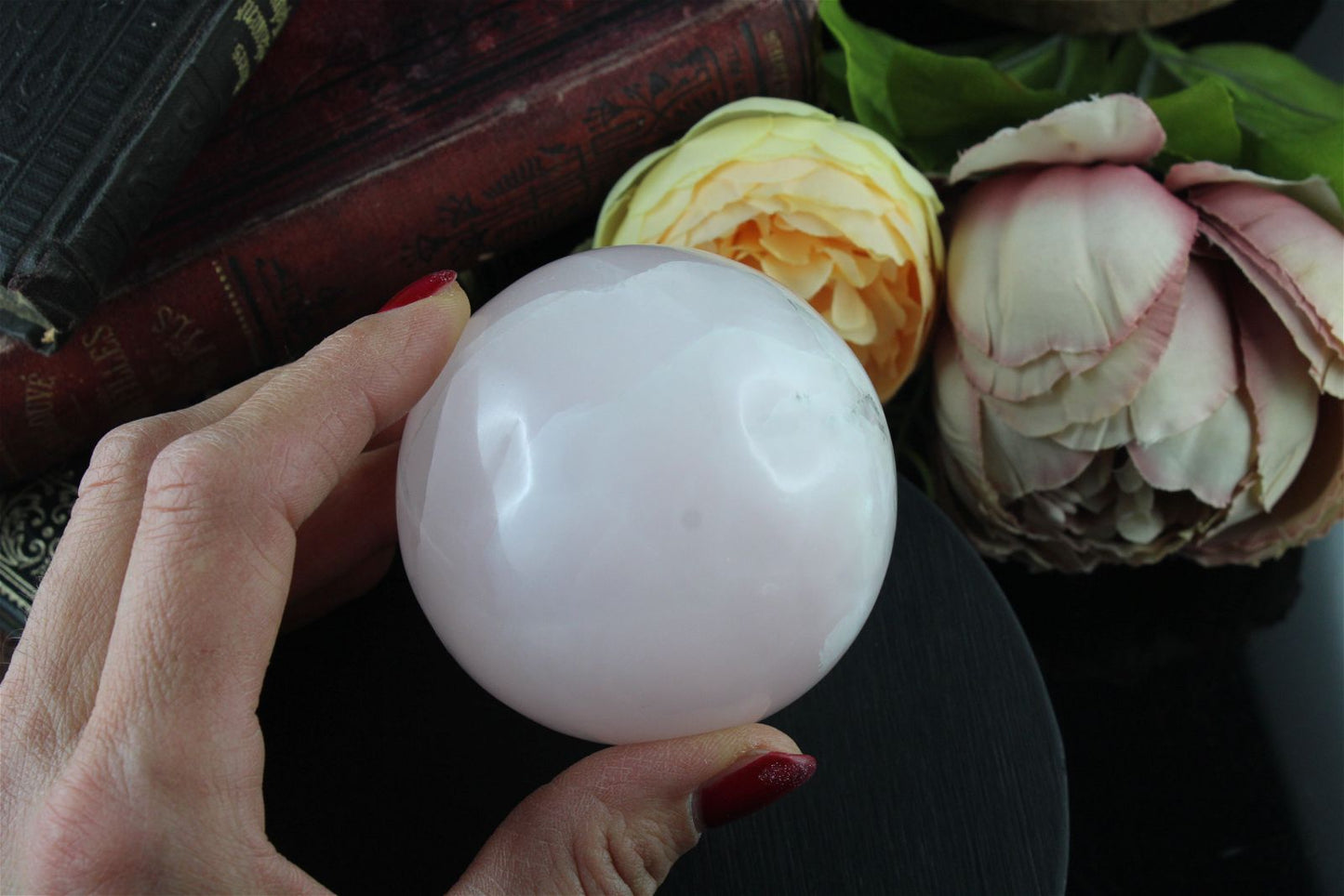 Sphère en manganocalcite 7 cm - Aurore Lune