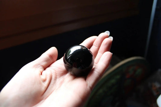 Sphère en obsidienne oeil céleste 78 grammes 4.4 cm avec socle - Aurore Lune