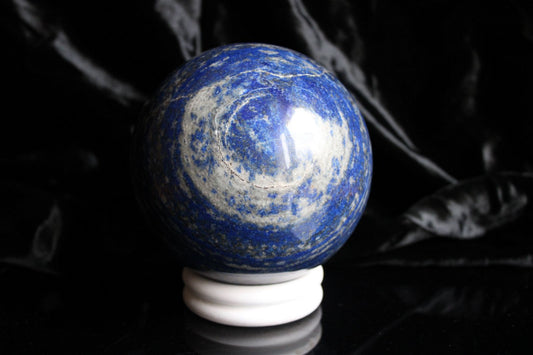 Sphère lapis lazuli 2.522 kg 11.5 cm - Aurore Lune