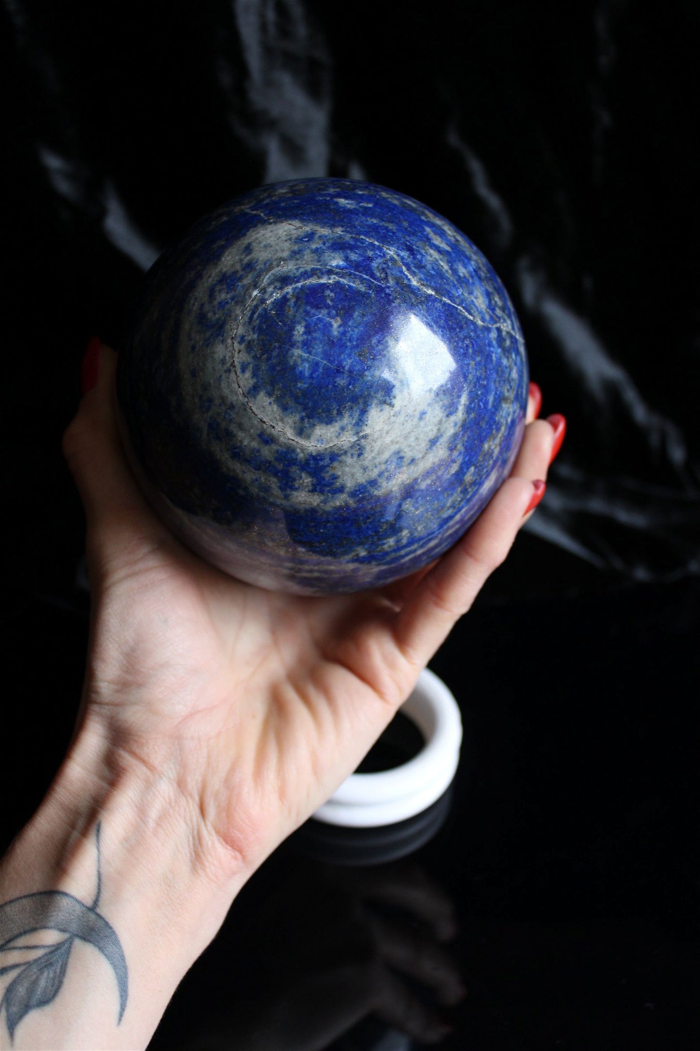 Sphère lapis lazuli 2.522 kg 11.5 cm - Aurore Lune
