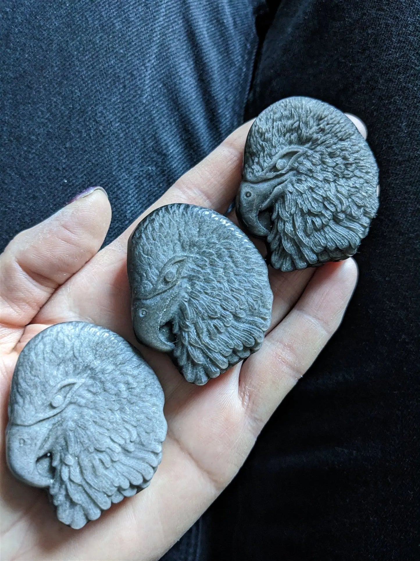 Tête d'aigle en obsidienne argentée - Aurore Lune