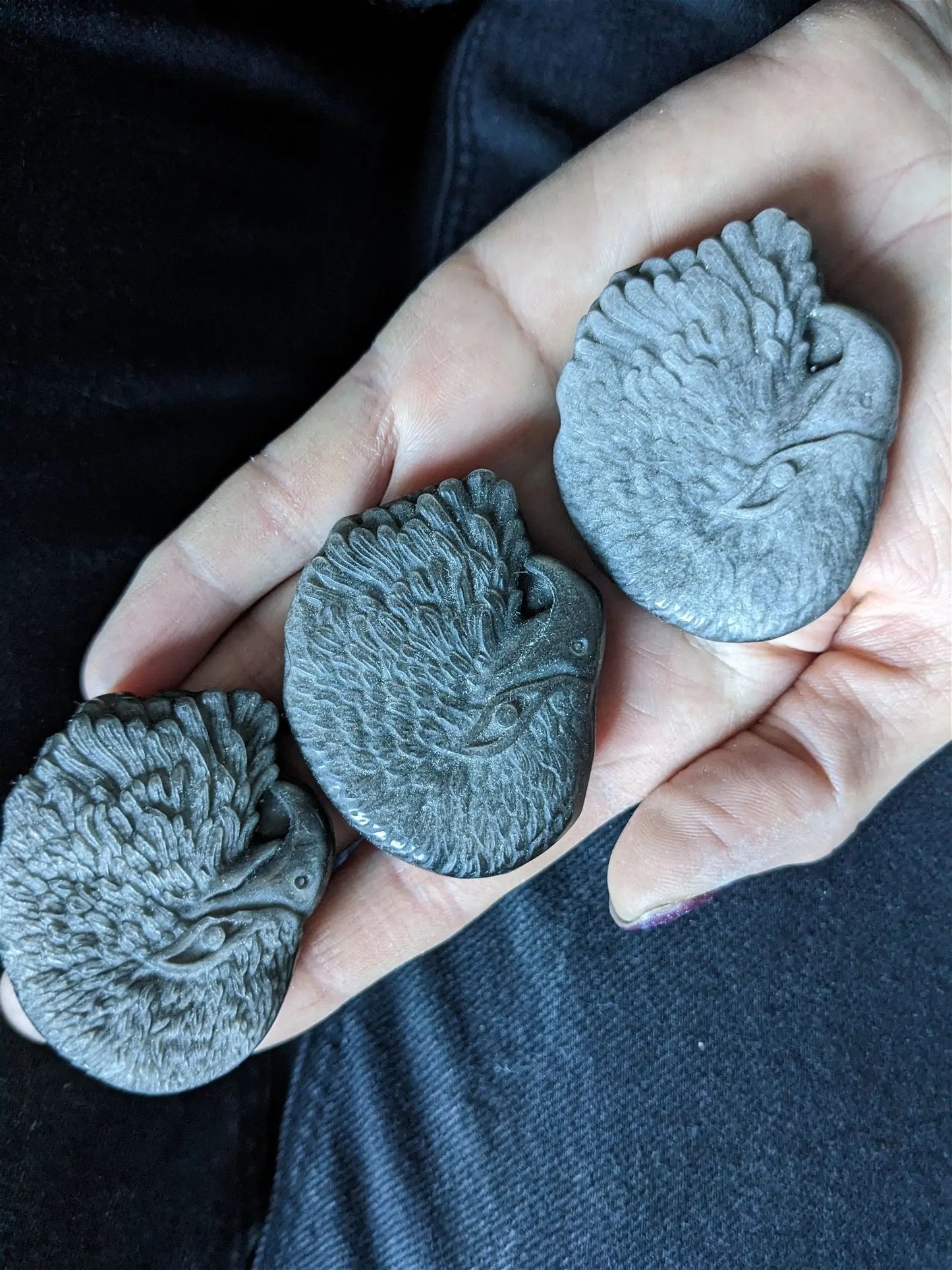 Tête d'aigle en obsidienne argentée - Aurore Lune
