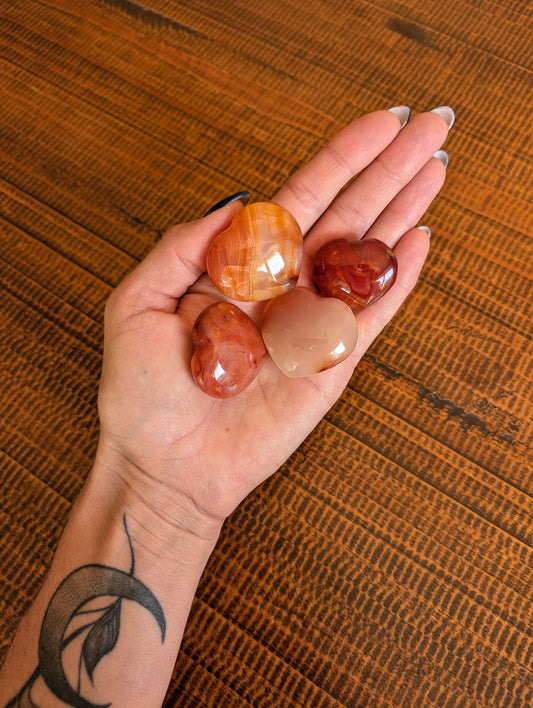 Un petit coeur en cornaline - Aurore Lune