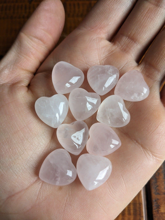 Un petit coeur en quartz rose - Aurore Lune