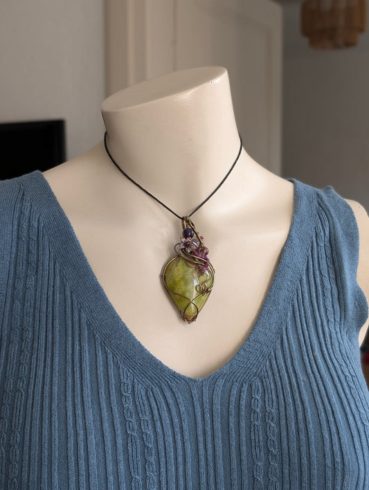 Collier en opale verte wire wrap