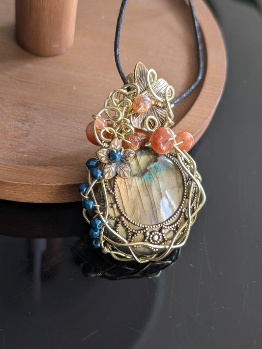 Collier wirewrap en labradorite