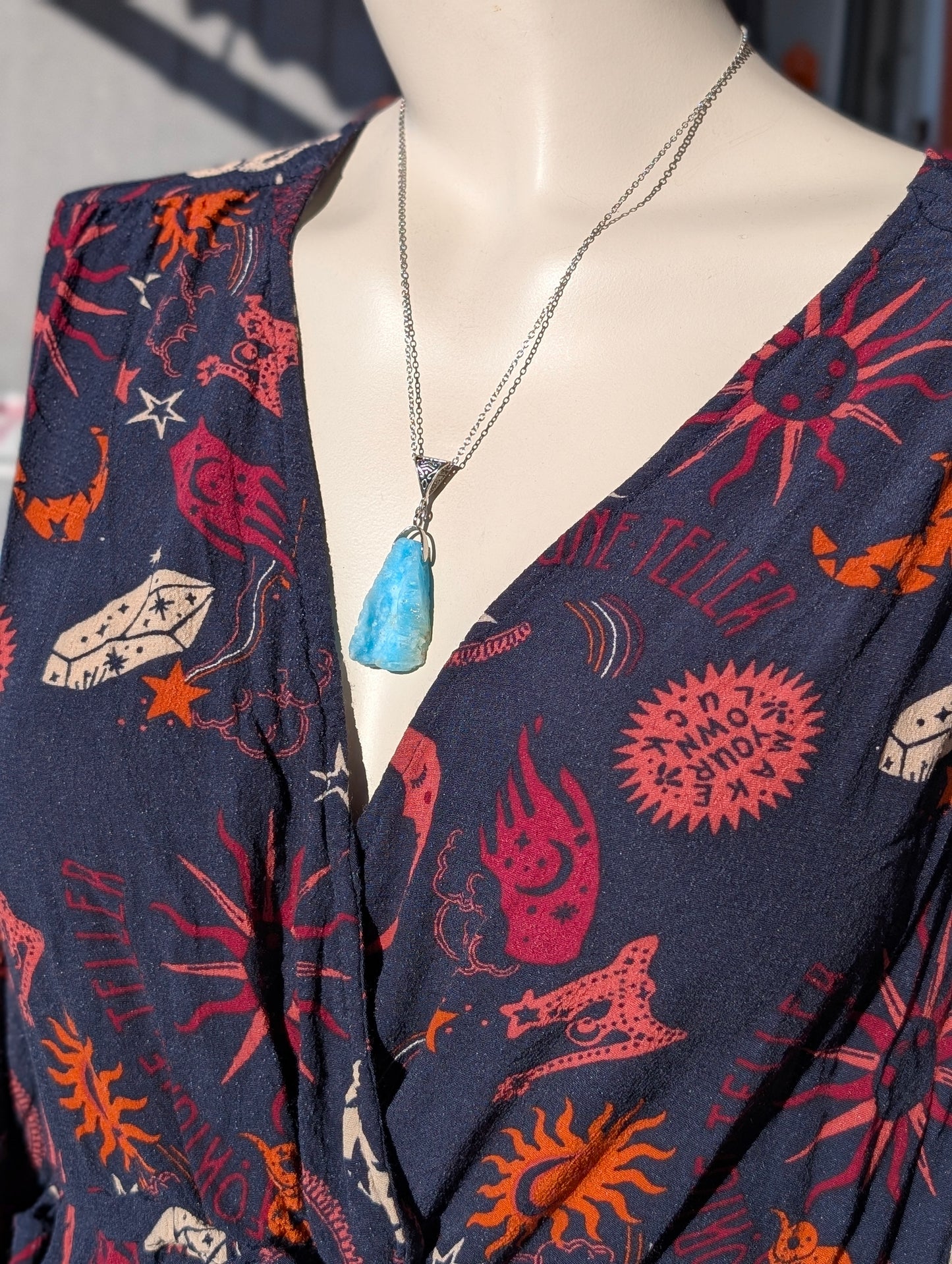 Collier brut aragonite bleue